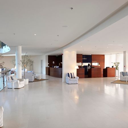 فندق وسبا فالكينستاينير إياديرا بيتريتْشاني المظهر الخارجي الصورة The lobby of the hotel