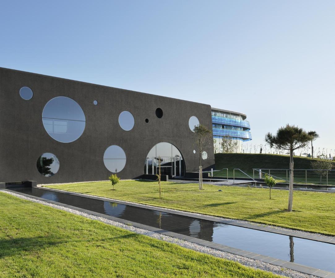 فندق وسبا فالكينستاينير إياديرا بيتريتْشاني المظهر الخارجي الصورة The building of the university library