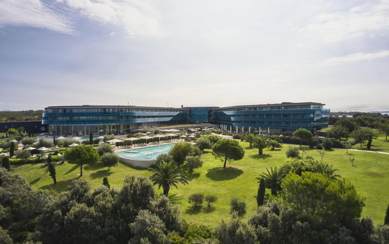 فندق وسبا فالكينستاينير إياديرا بيتريتْشاني المظهر الخارجي الصورة The hotel