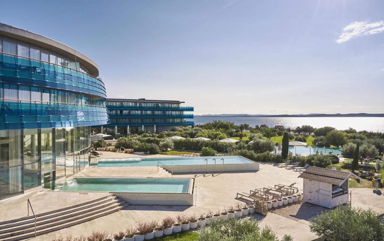 فندق وسبا فالكينستاينير إياديرا بيتريتْشاني المظهر الخارجي الصورة The hotel complex