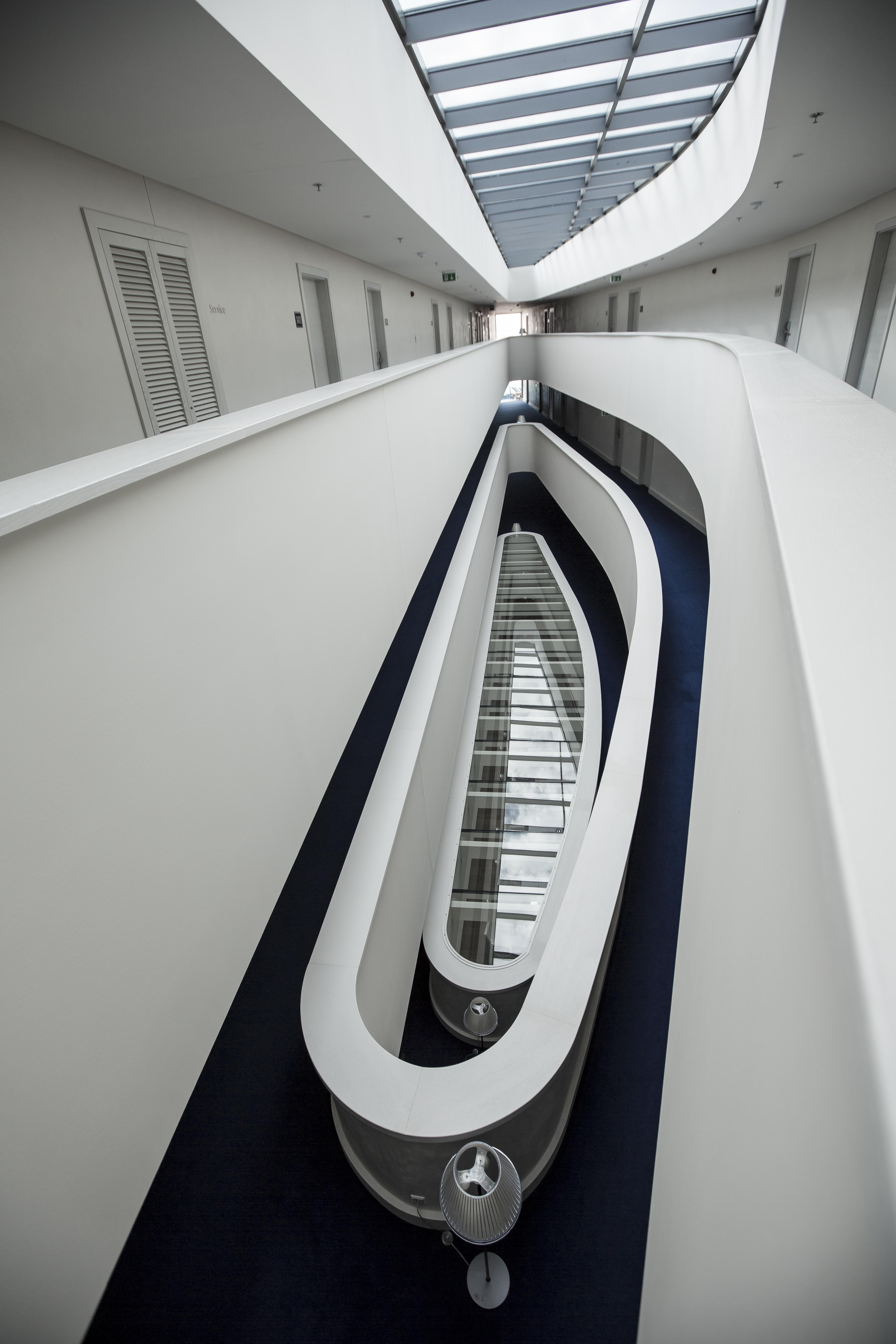 فندق وسبا فالكينستاينير إياديرا بيتريتْشاني المظهر الخارجي الصورة The staircase