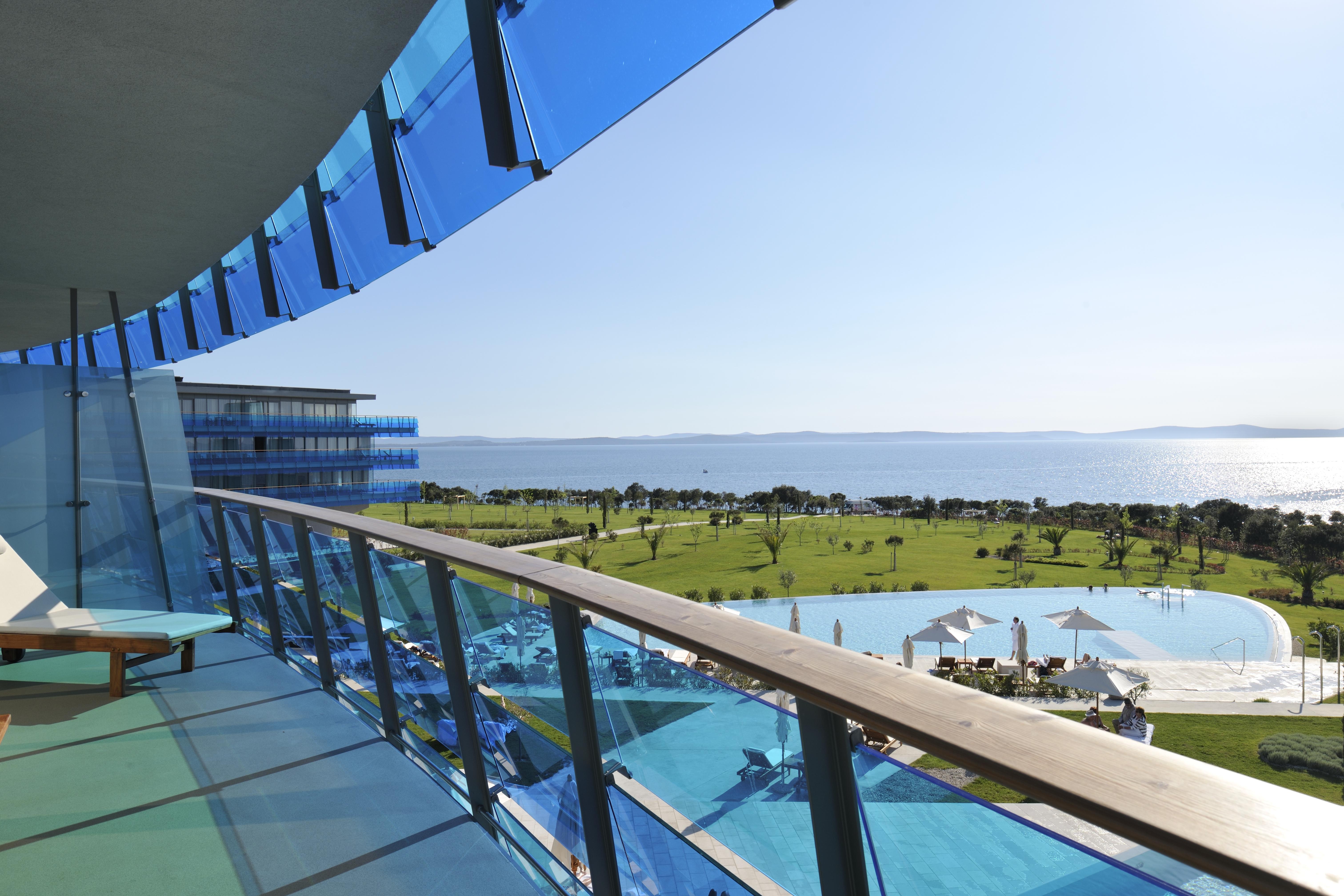 فندق وسبا فالكينستاينير إياديرا بيتريتْشاني المظهر الخارجي الصورة View from the hotel