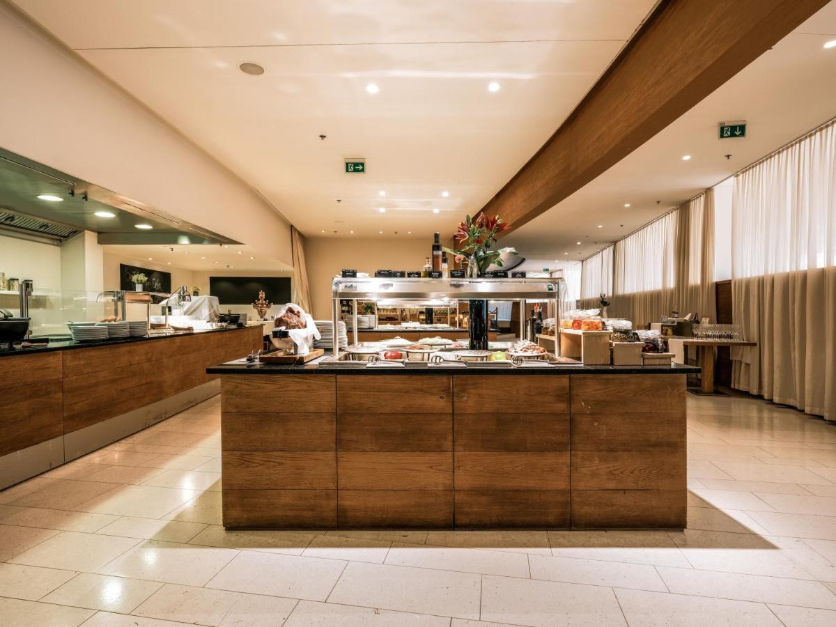 فندق وسبا فالكينستاينير إياديرا بيتريتْشاني المظهر الخارجي الصورة The lounge at the airport