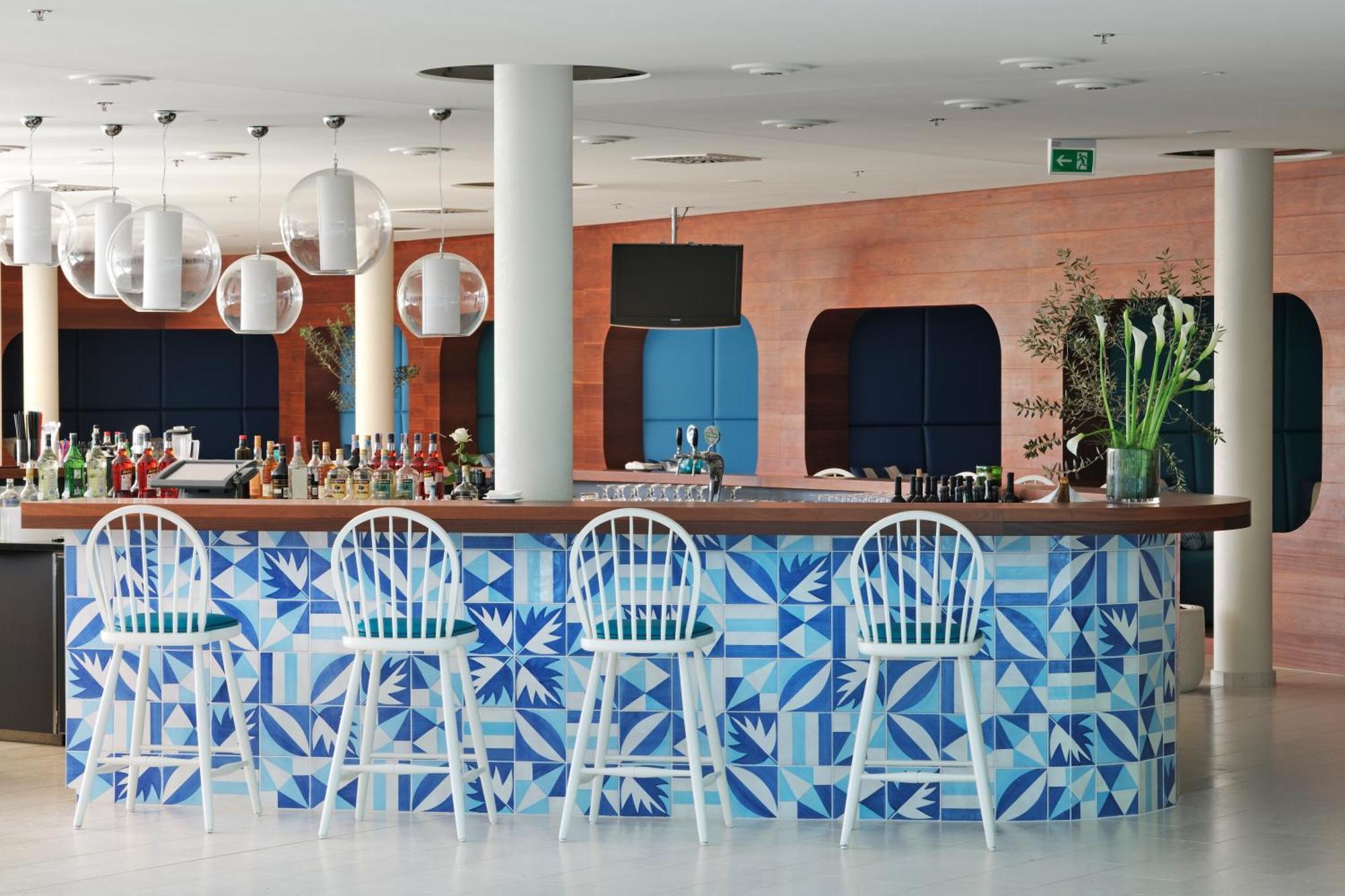 فندق وسبا فالكينستاينير إياديرا بيتريتْشاني المظهر الخارجي الصورة Bar at the hotel