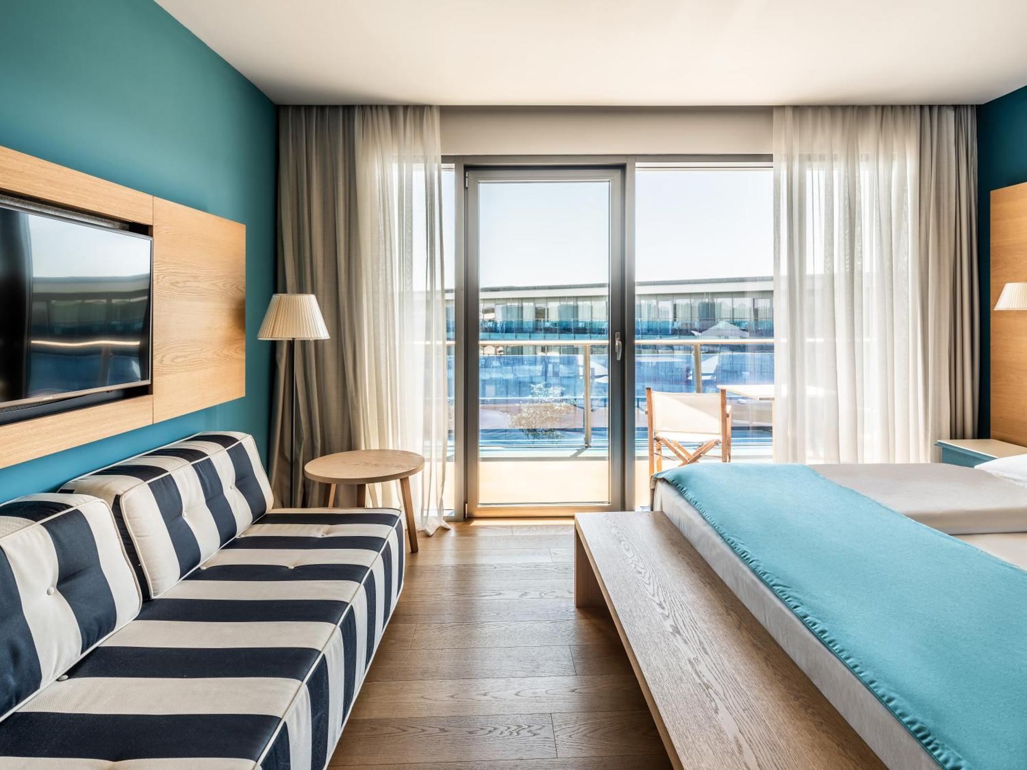 فندق وسبا فالكينستاينير إياديرا بيتريتْشاني الغرفة الصورة A room at the hotel