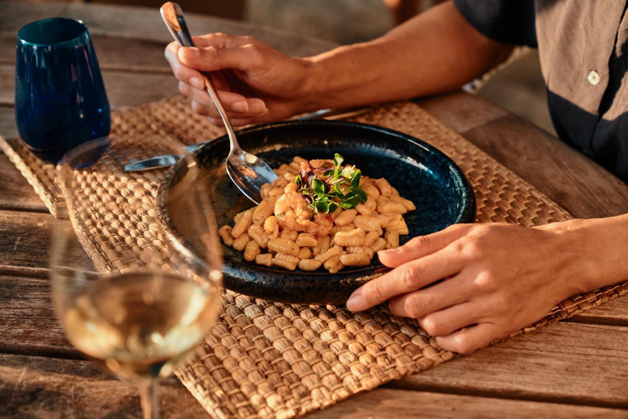 فندق وسبا فالكينستاينير إياديرا بيتريتْشاني المظهر الخارجي الصورة A plate of garbanzos